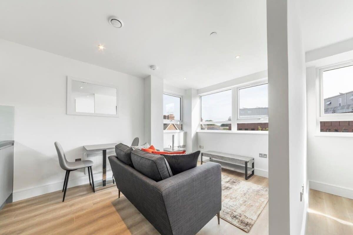 Bright Contemporary Studio In 东格林斯特德 外观 照片