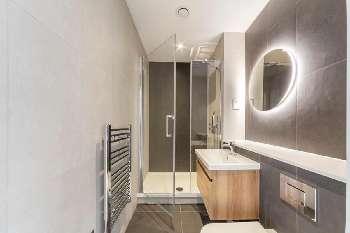 Bright Contemporary Studio In 东格林斯特德 外观 照片